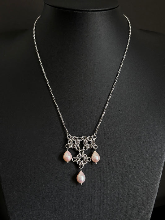 ARTEMIS II Pearl Necklace