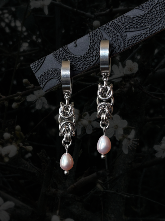 AVA Pearl Earrings