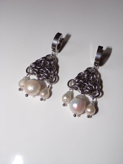 PETRA Pearl Earrings