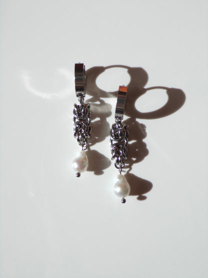 AVA Pearl Earrings