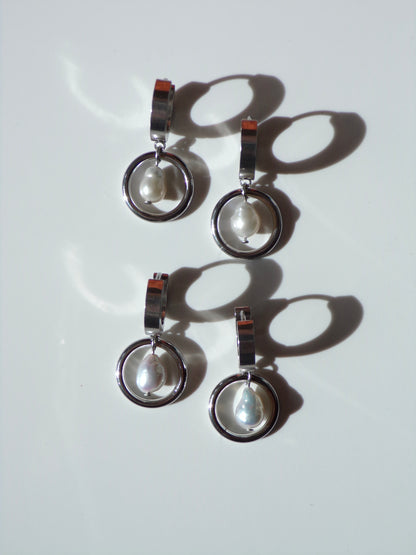 SOLARIS Pearl Earrings