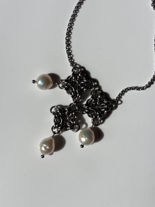 ARTEMIS Pearl Necklace