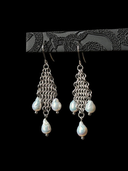 LORELAI Pearl Earrings