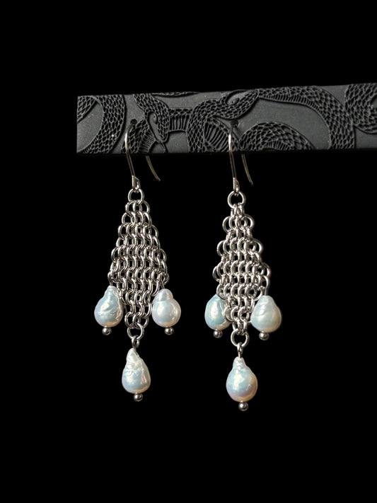 LORELAI Pearl Earrings