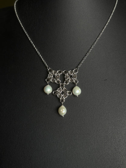 ARTEMIS Pearl Necklace