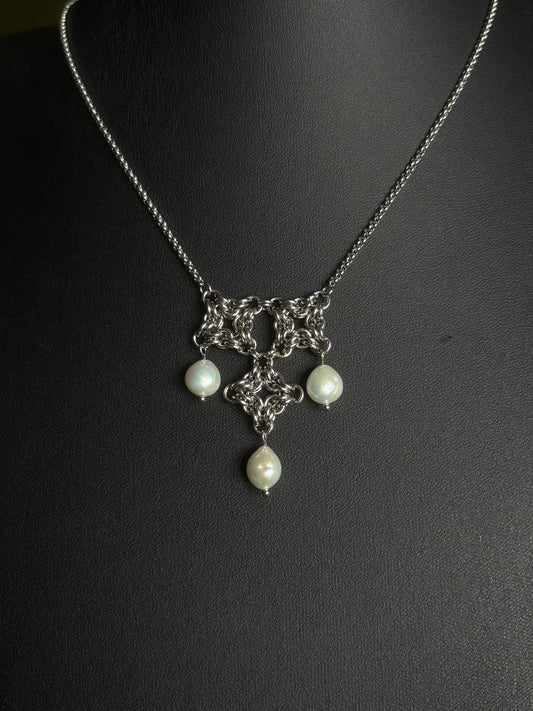 ARTEMIS Pearl Necklace