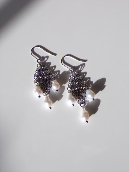 LORELAI Pearl Earrings