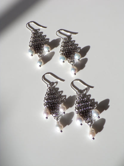 LORELAI Pearl Earrings