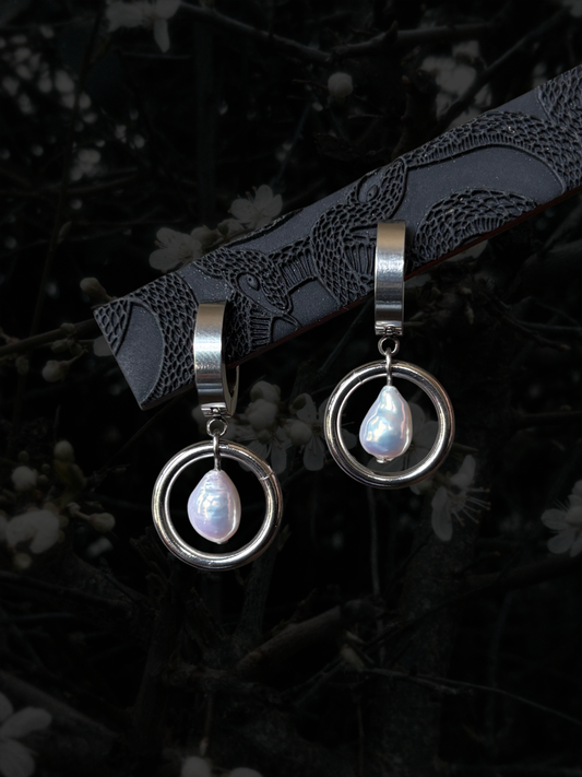 SOLARIS Pearl Earrings