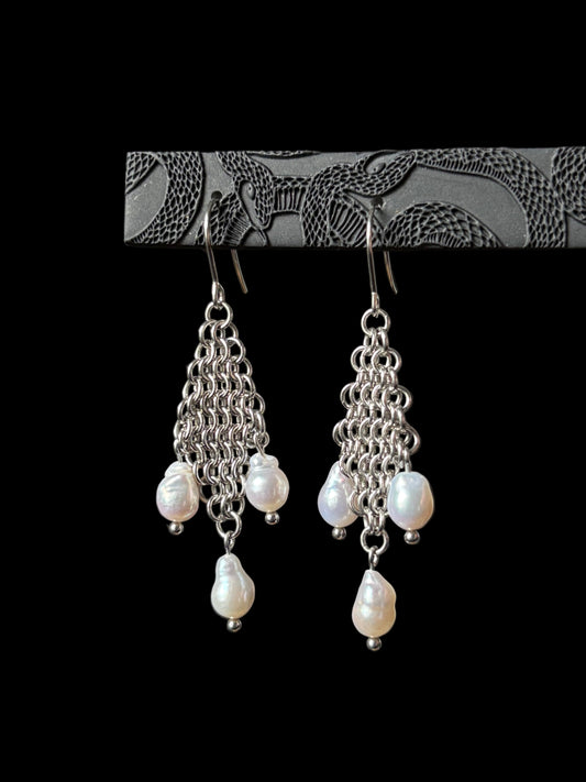 LORELAI Pearl Earrings