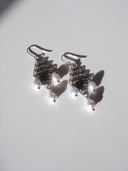 LORELAI Pearl Earrings
