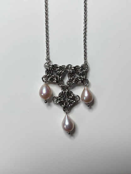 ARTEMIS II Pearl Necklace