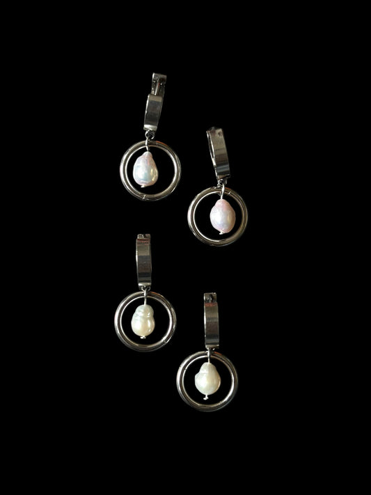 SOLARIS Pearl Earrings