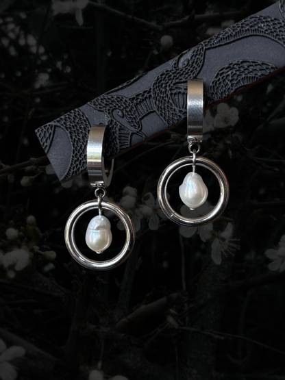 SOLARIS Pearl Earrings